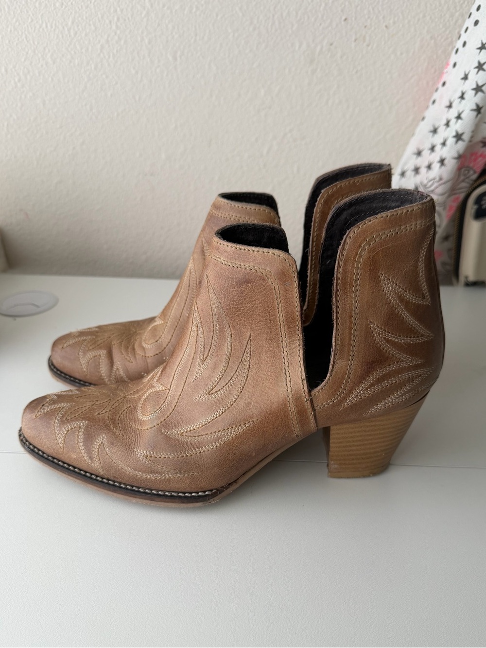 ROPER ROWDY ANKLE BOOTIE Tan Leather Block Heel Cut Out Western Embroidered 7.5 - Picture 3 of 8